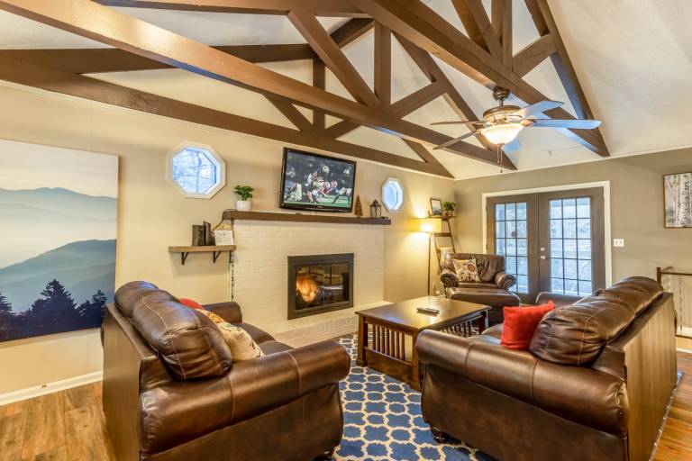 Cabin with hot tub & grill | Mountain view — photo 5