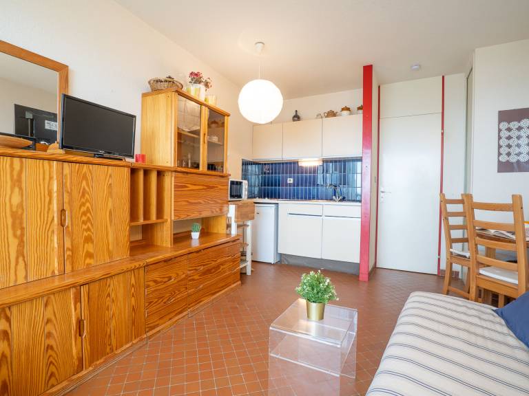 Rental apartment with terrace, pool & garden | Sea view — photo 4
