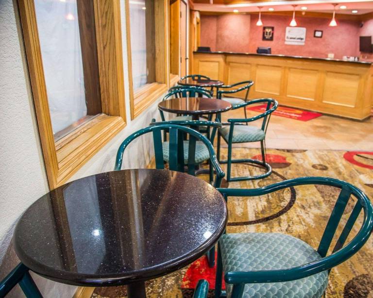 Econo Lodge Cedar Rapids South — photo 4