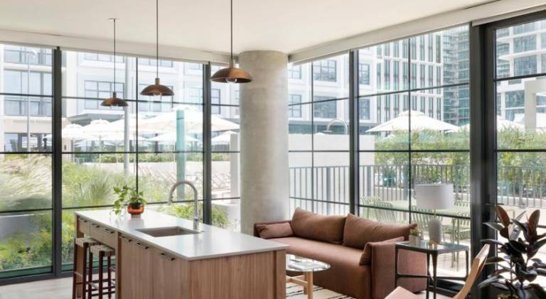 Serviced apartment with jacuzzi, patio & pool | Dogs allowed — photo 3