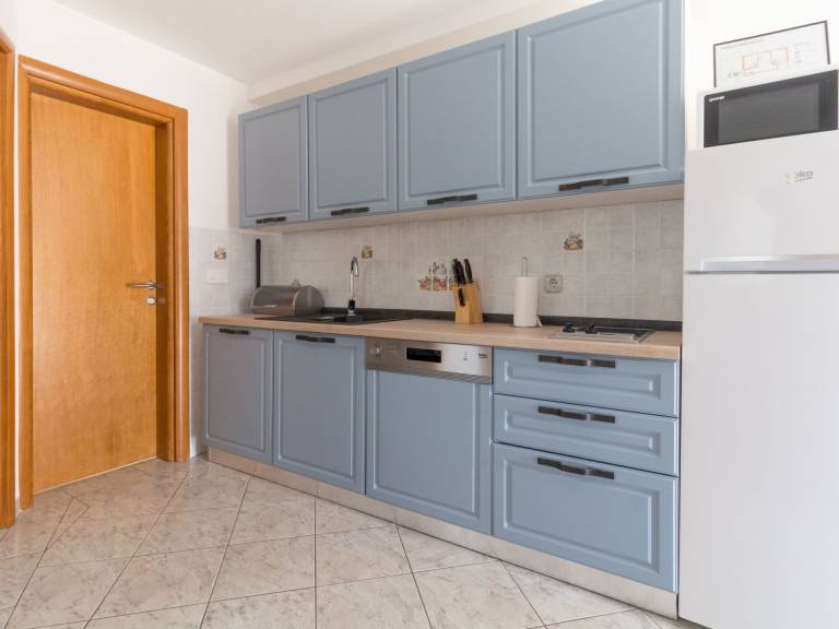 Holiday apartment with garden & patio — photo 3