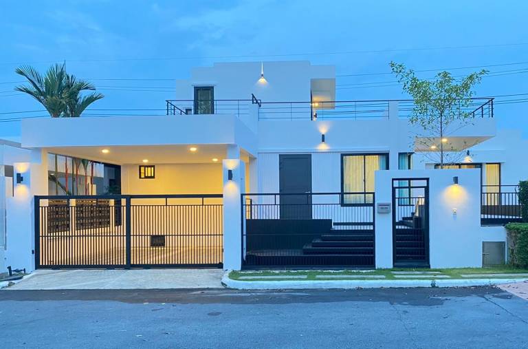 Villa with pool, BBQ & garden in Sattahip