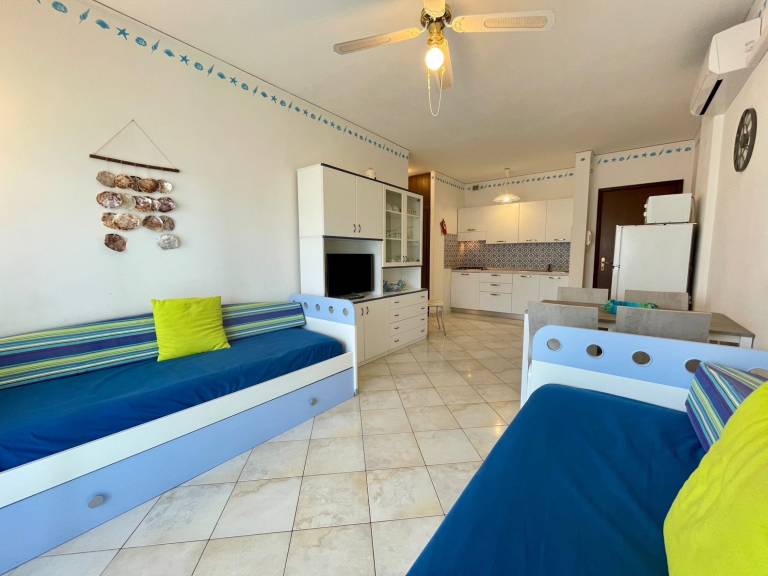 Apartment with pool & terrace — photo 3