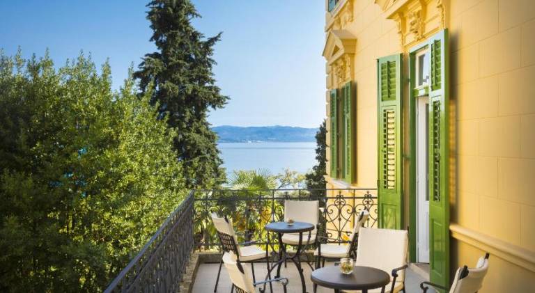 Charming apartment with patio, yard & private pool | Suitable for remote work | Pets are welcome — photo 4