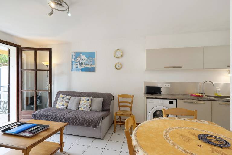 Apartment "Les Orphies" with Private Terrace, Shared Garden and Wi-Fi — photo 2
