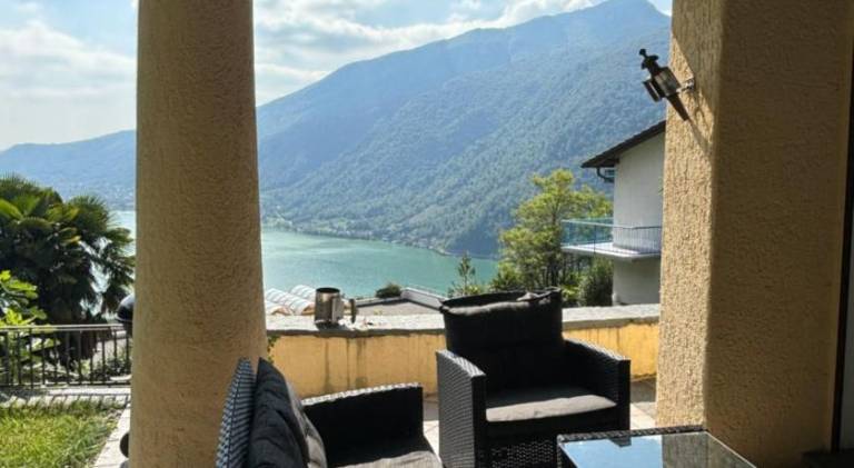Holiday apartment with patio & hot tub — photo 2
