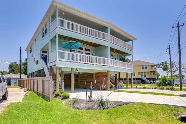 La Porte Home w/ Balconies: Walk to Beach! — photo 3
