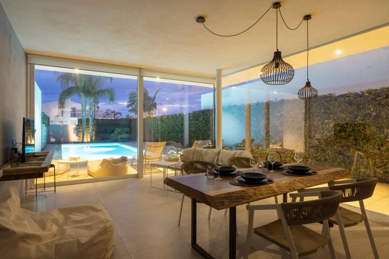 Family-friendly wonderful villa with hot tub, yard & private pool | Dogs allowed — photo 2