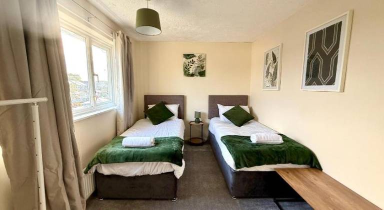 House with 4 rooms for 7 persons in Swindon
