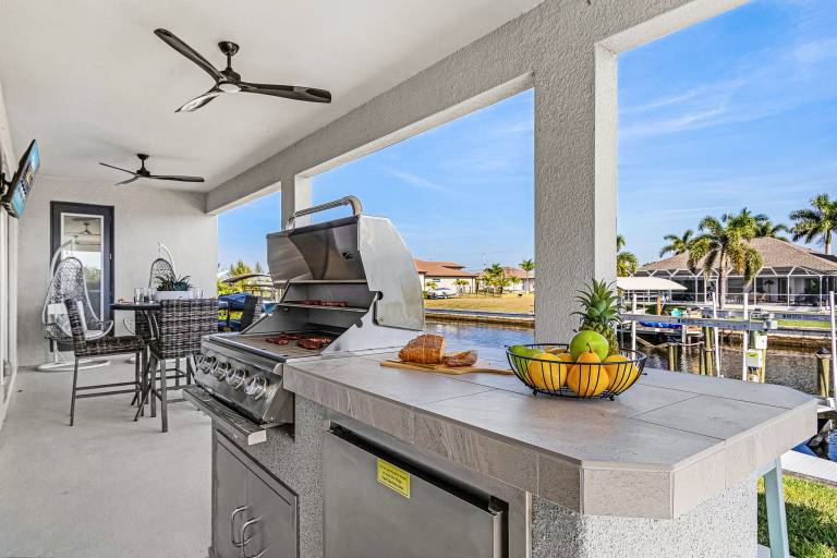 Waterfront Fun & Relaxation Await - Your Ultimate Gulf-Access Getaway! - Villa Ocean Life - Roelens — photo 2