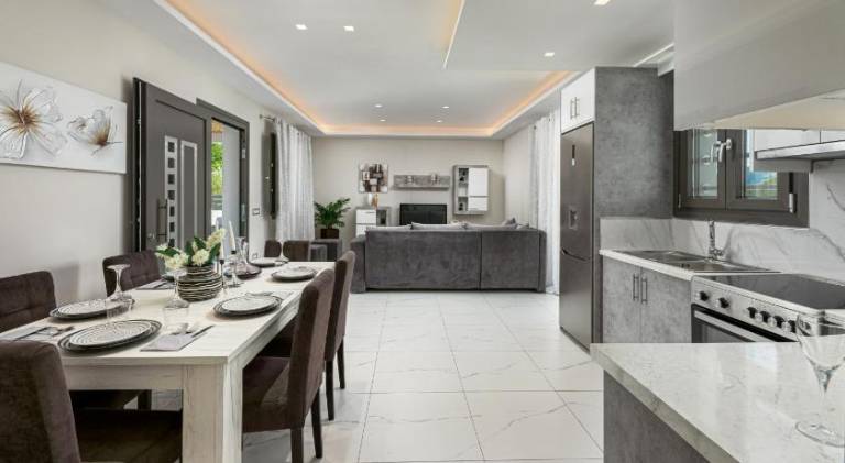 Charming villa with terrace, yard & private pool | Pets are welcome — photo 3