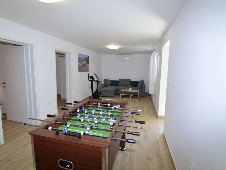 Fully equipped lovely vacation home with terrace, pool & yard | Pets allowed — photo 4