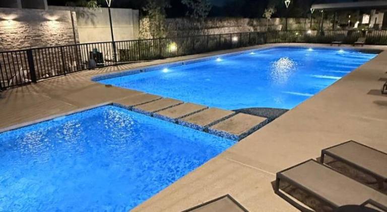 Apartment with pool — photo 5