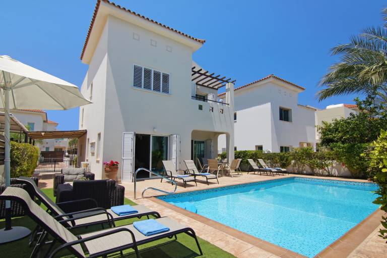 Villa  Paralimni