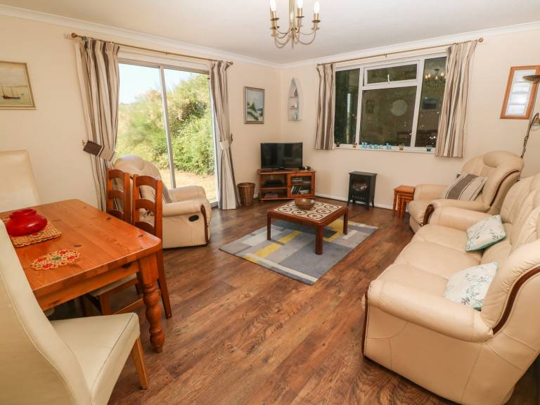 Family-friendly pleasant cottage with garden | Beach nearby | Pets are welcome — photo 4