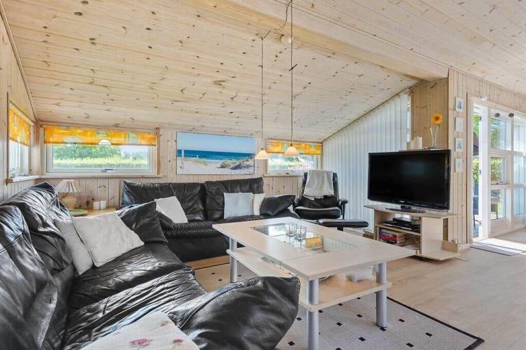 House with barbeque, patio & yard | Close to the beach | Pets allowed — photo 3