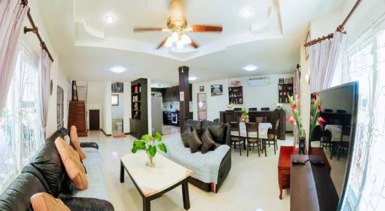 Villa with pool | Pets are welcome — photo 4