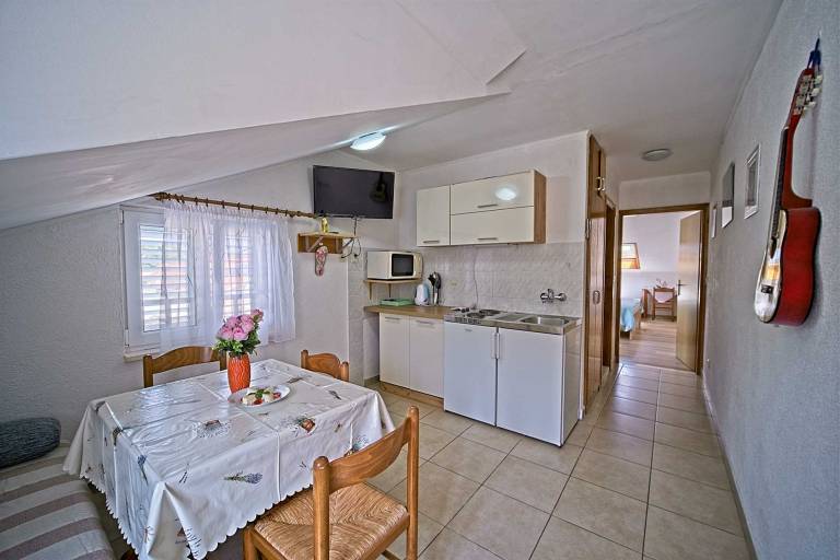 Matana Pomena - A1 Apartment with Balcony and Sea View — photo 2