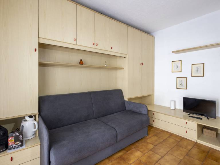 Apartment with garden & patio — photo 4