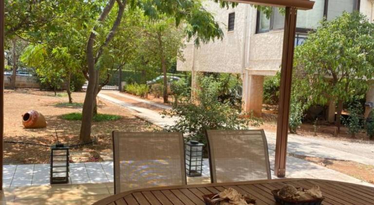 Rental apartment with patio & yard | Pets allowed in Glyfada