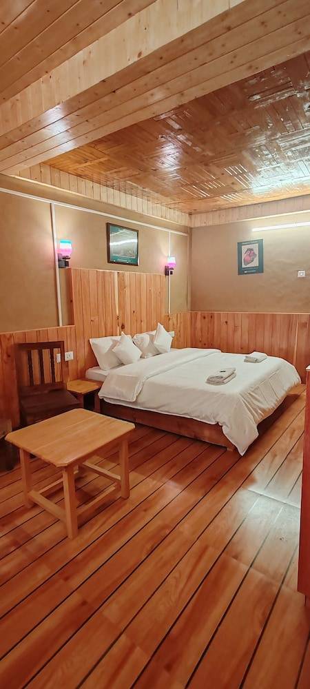 Cottage Pekhri