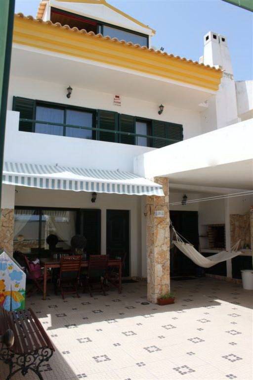 Fully equipped vacation home with grill & patio | Pet-friendly — photo 2