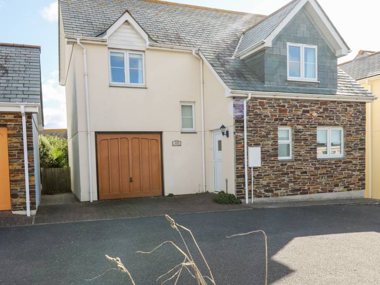 Family-friendly pleasant cottage with yard | Dogs allowed in Tintagel