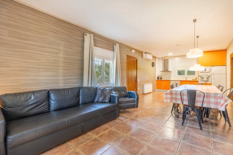 Fully equipped beautiful house with terrace, yard & private pool | Garden view | Pet-friendly — photo 3