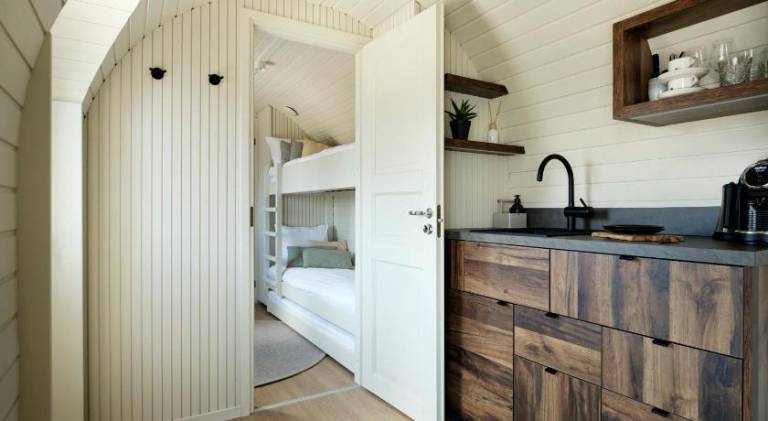 Serviced apartment with sauna & patio — photo 3