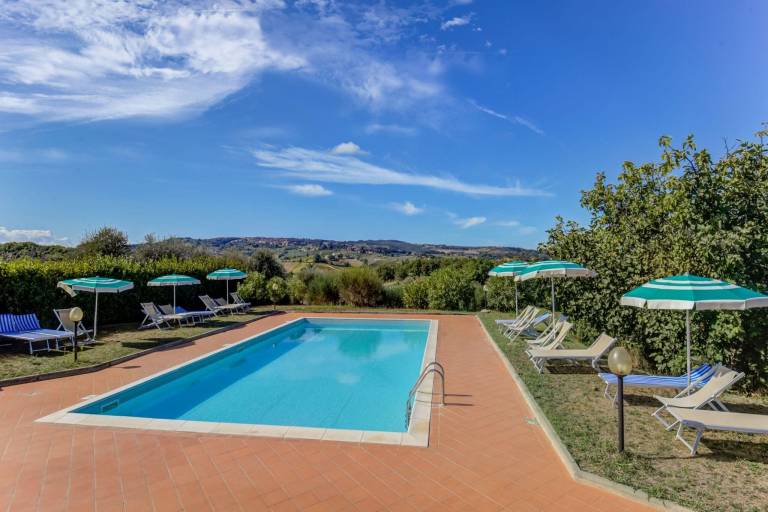 Beautiful rental apartment with BBQ, pool & yard | Nature view | Dogs allowed — photo 3