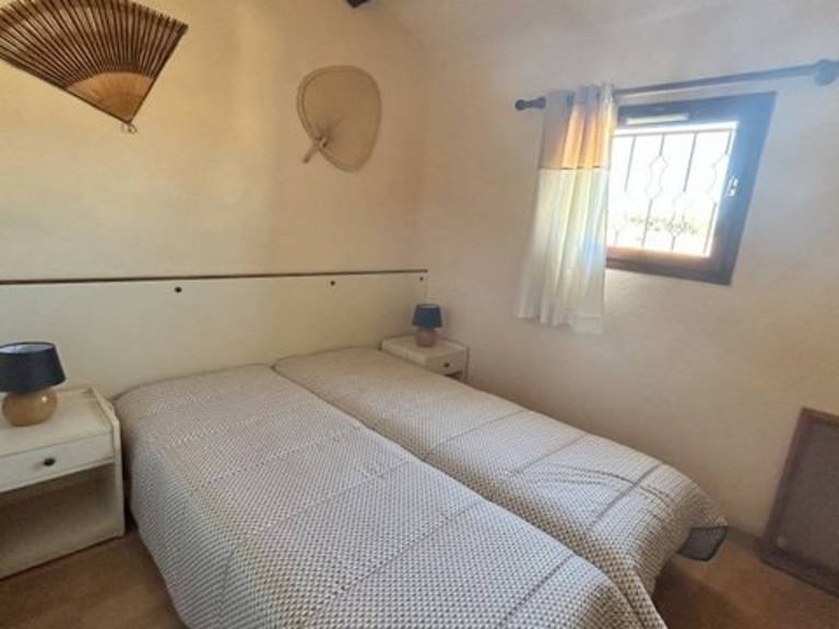 Cozy House with Garden, Parking, 900m from Beach, Pets Allowed – Sleeps 6 — photo 5