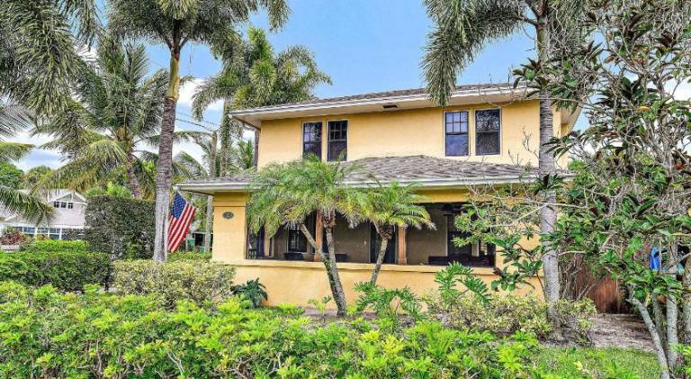 Wonderful vacation home with pool | Suitable for remote work | Pet-friendly in West Palm Beach, FL