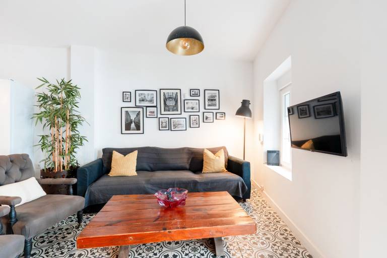 Fully equipped house with fast internet & terrace | City view | Perfect for remote work | Pets are welcome — photo 2