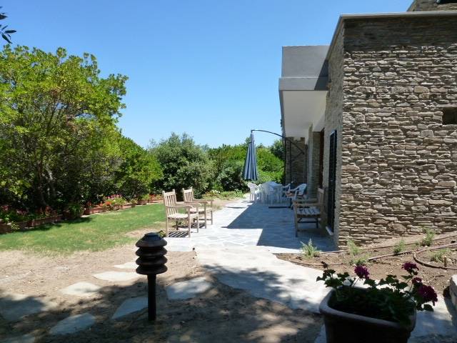Villa with yard — photo 4