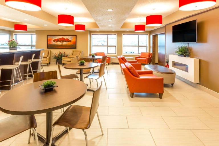 Microtel Inn & Suites by Wyndham Whitecourt — photo 2