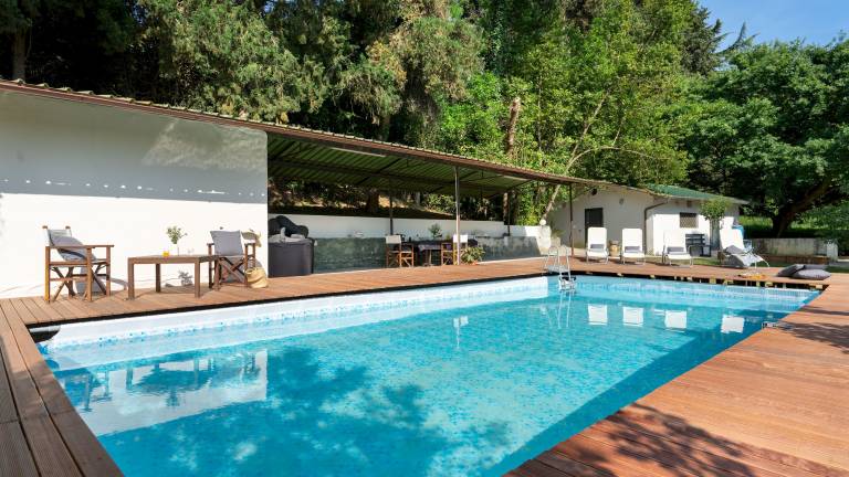 Children-friendly wonderful villa with private pool, BBQ & terrace | Pool view | Perfect for remote work | Pets allowed — photo 3