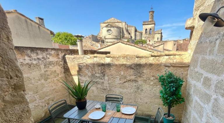 Holiday apartment with 2 rooms for 4 persons in Uzès