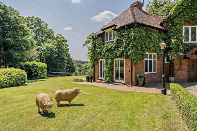 Perfect Booking Luxury Home With Pool Gym