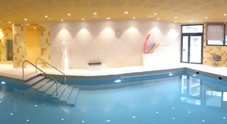 Serviced apartment with terrace, sauna & pool | Pets are welcome in La Valette-du-Var