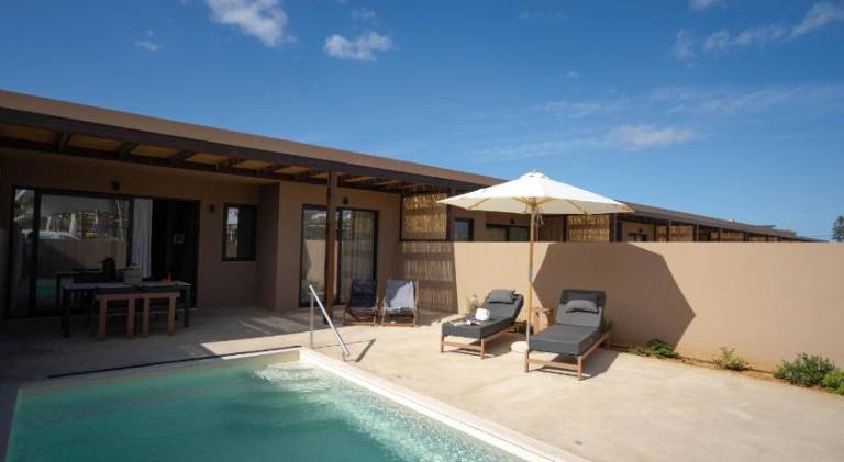 Vacation home with yard & private pool — photo 2