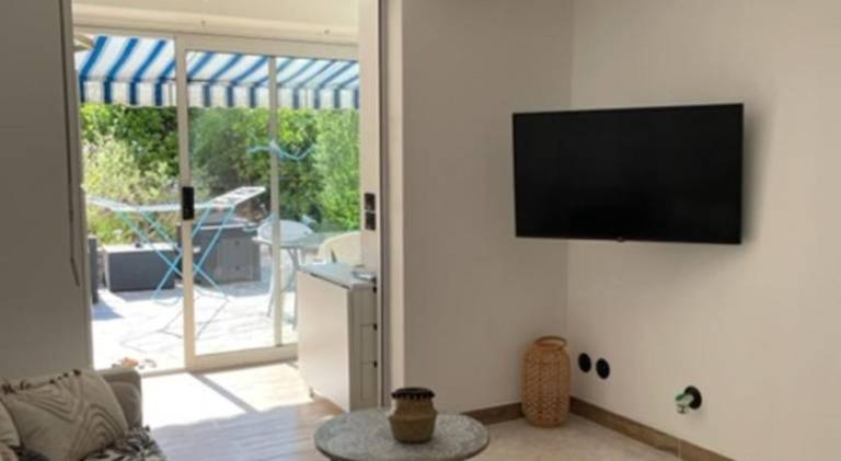 Apartment with jacuzzi — photo 2