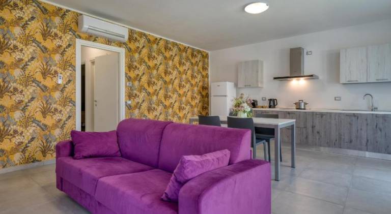 Apartment with private pool, garden & patio in Castelnuovo del Garda