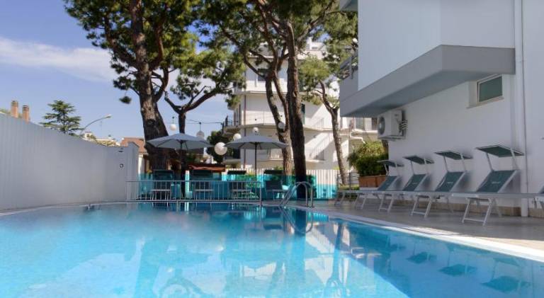 Serviced apartment with garden, pool & patio | Next to the beach | Pets allowed — photo 5