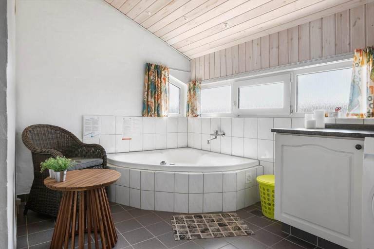 Vacation home with patio, sauna & BBQ — photo 2