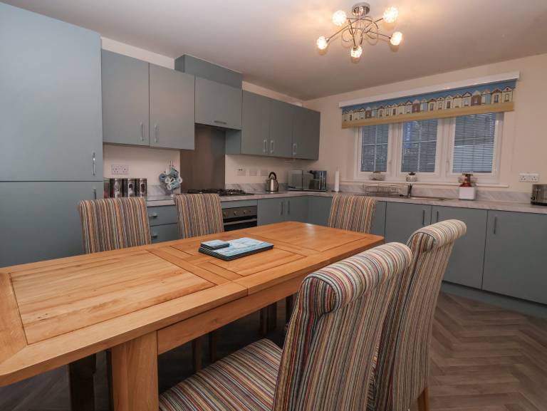 Cottage with garden & BBQ | Beach view — photo 4