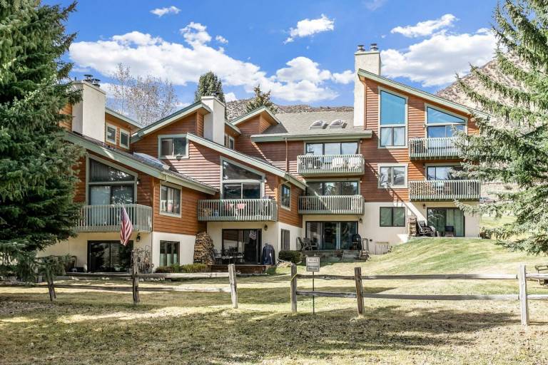 Condo  Avon