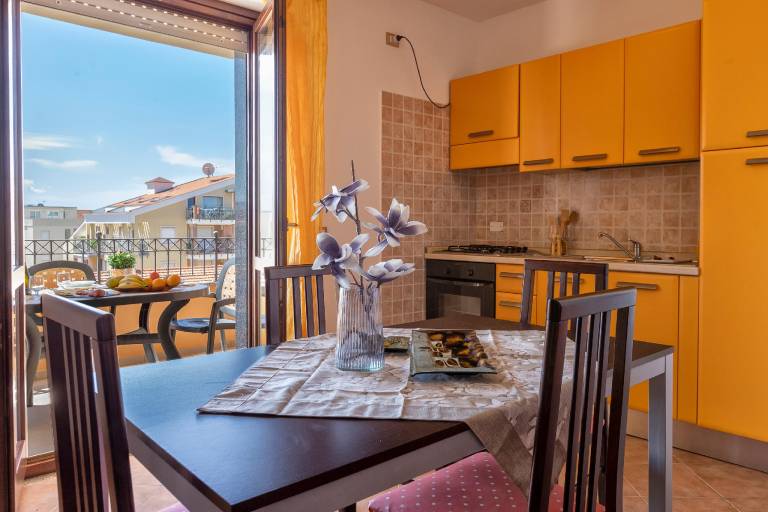 Pleasant rental apartment with patio | Next to the beach | Suitable for remote work | Pets allowed — photo 4