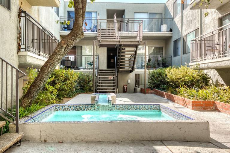 Apartment  Reseda