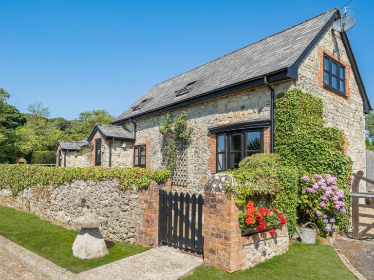Cottage with garden & barbeque in Ventnor