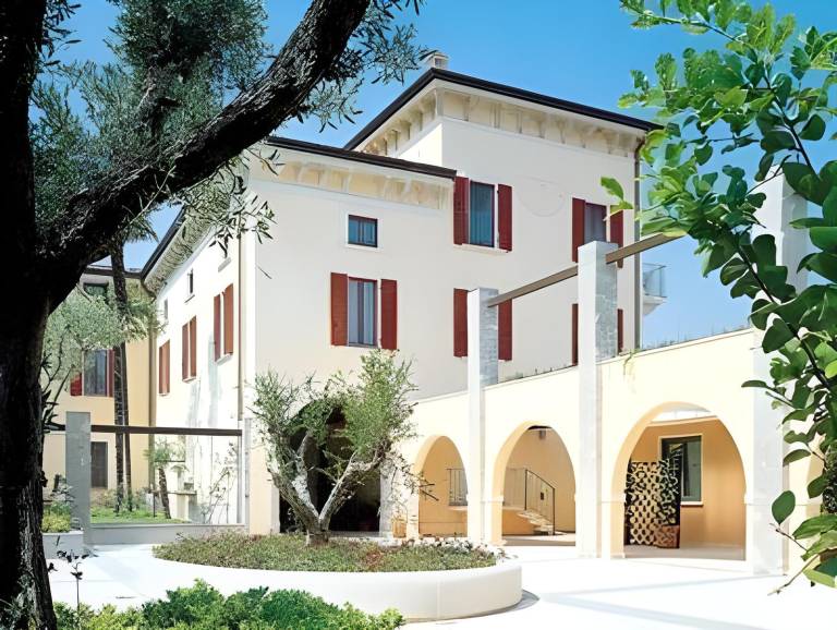Nice serviced apartment with terrace, pool & garden | Dogs allowed in Desenzano del Garda